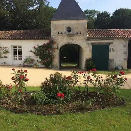 Le Logis Du Plessis Bed & Breakfast Chaniers ภายนอก รูปภาพ