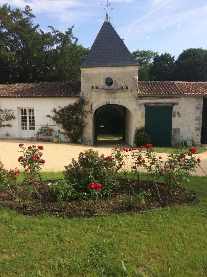 Le Logis Du Plessis Bed & Breakfast Chaniers ภายนอก รูปภาพ