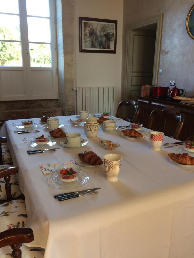 Le Logis Du Plessis Bed & Breakfast Chaniers ภายนอก รูปภาพ