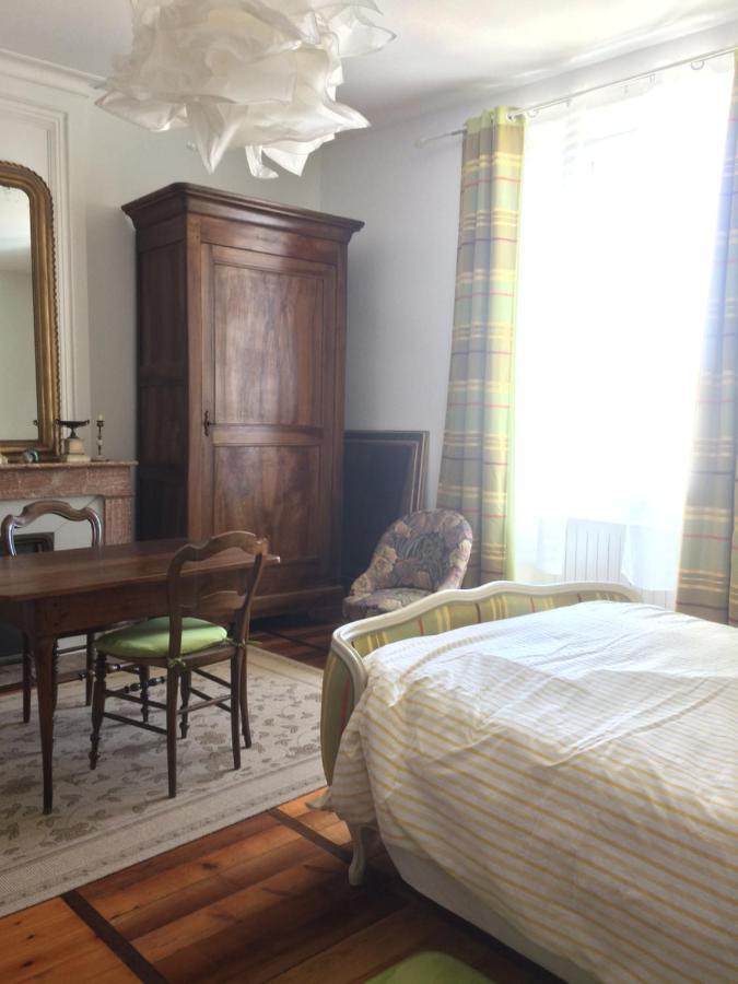 Le Logis Du Plessis Bed & Breakfast Chaniers ภายนอก รูปภาพ