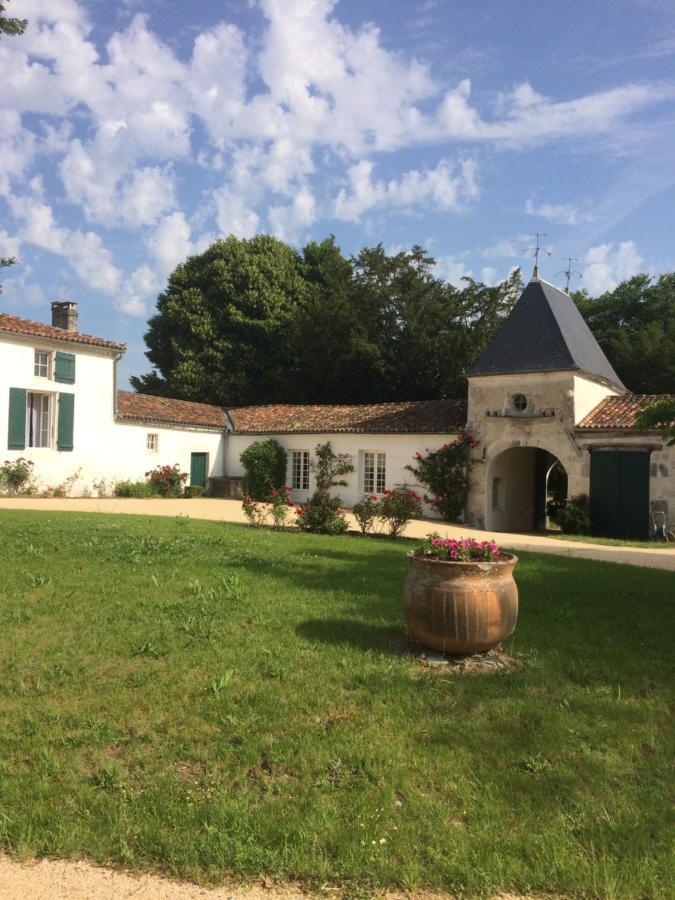 Le Logis Du Plessis Bed & Breakfast Chaniers ภายนอก รูปภาพ
