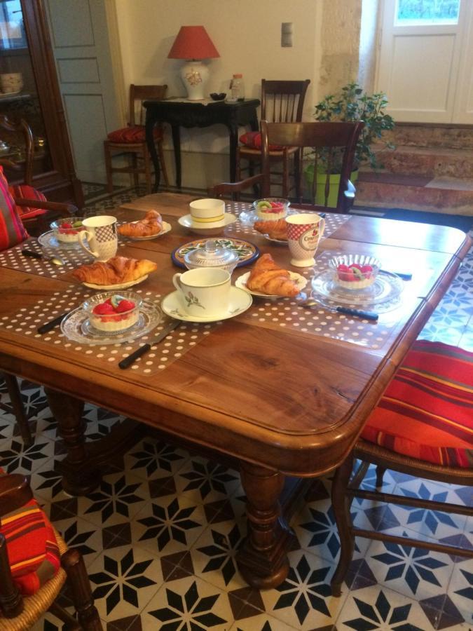 Le Logis Du Plessis Bed & Breakfast Chaniers ภายนอก รูปภาพ